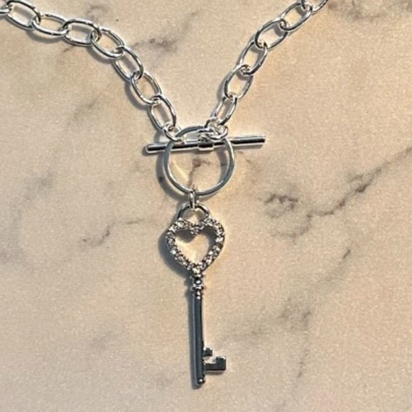 Silver 16" toggle chain with silver crystal heart key charm - Picture 2 of 2